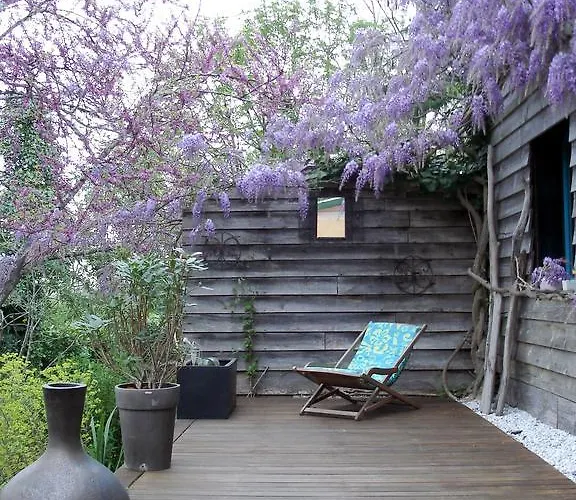 Au Jardin فندق